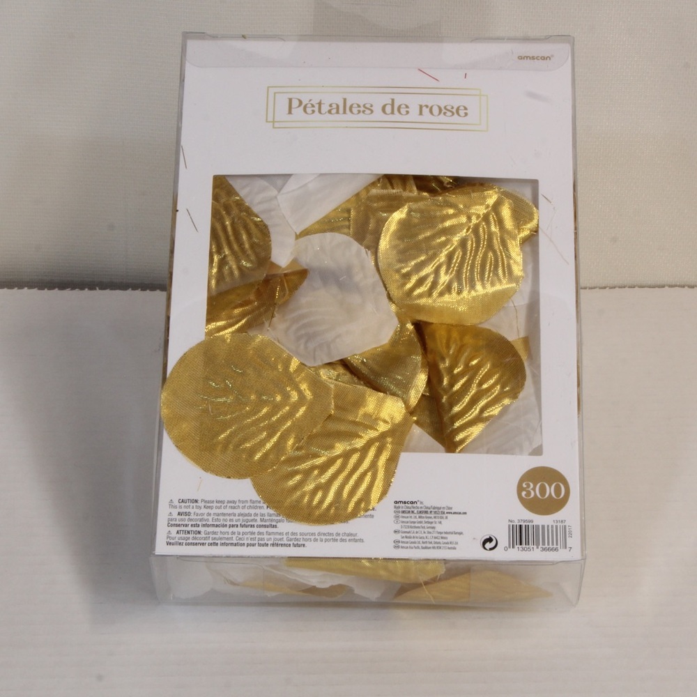 Amscan Collection Premium 300 pc Gold/White Wedding Confetti Fabric Rose Petal - Picture 3 of 3